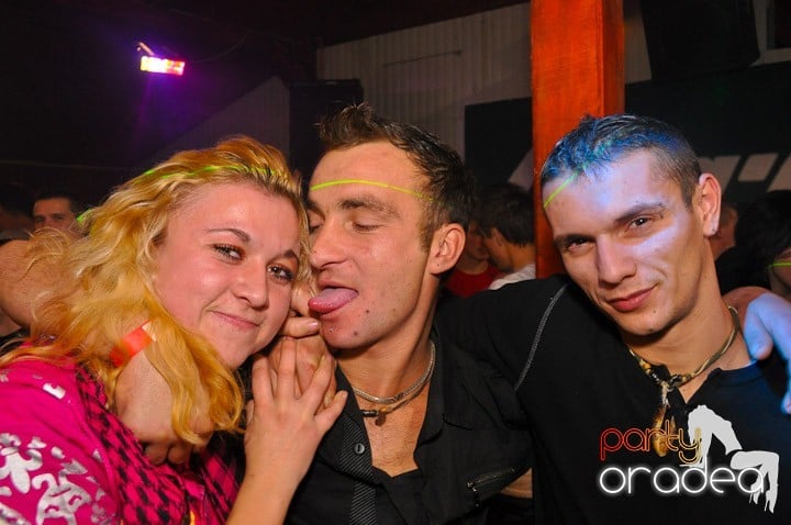 Distracţie şi voie bună în Disco Faház, 