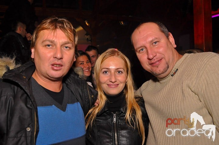 Distracţie şi voie bună în Disco Faház, 