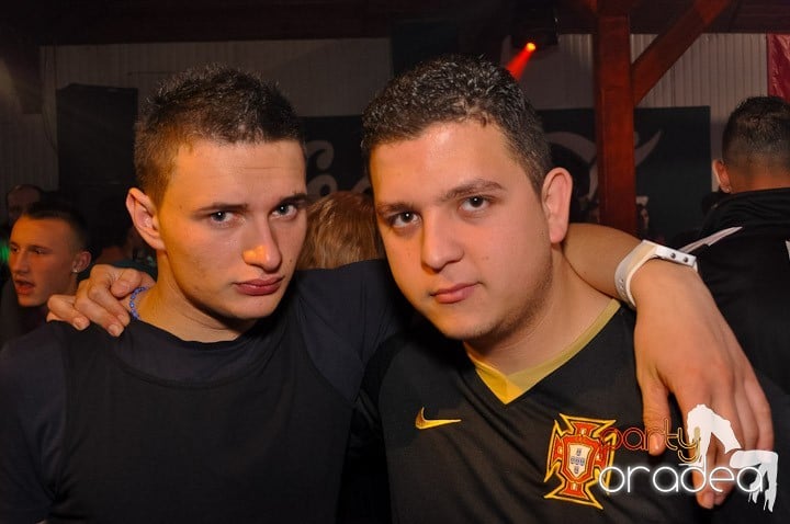 Distracţie şi voie bună în Disco Faház, 