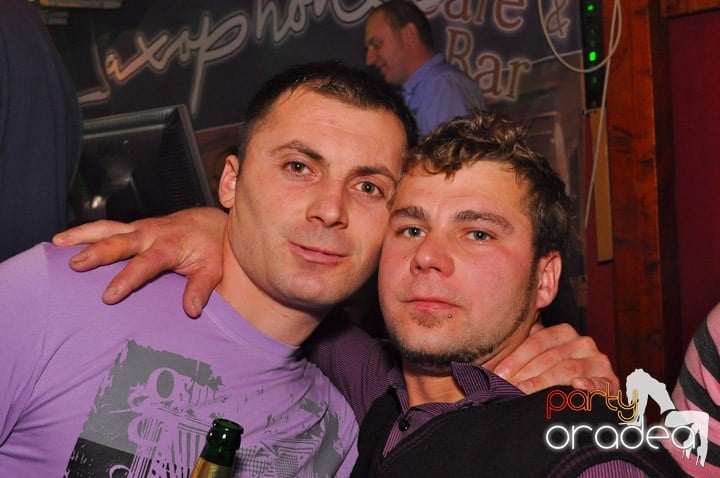 Distracţie şi voie bună în Disco Faház, 