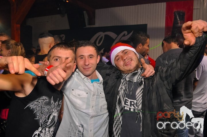 Distracţie şi voie bună în Disco Faház, 