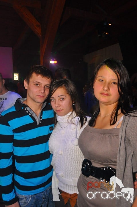 Distracţie şi voie bună în Disco Faház, 