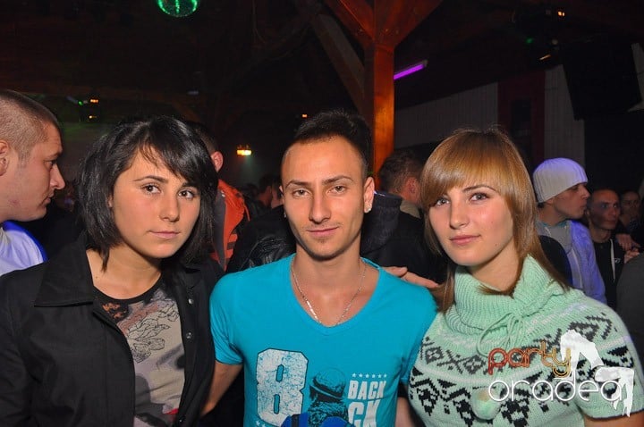 Distracţie şi voie bună în Disco Faház, 