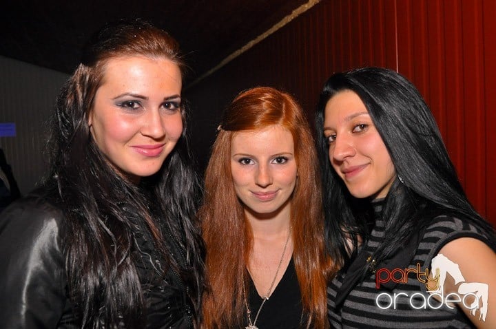 Distracţie şi voie bună în Disco Faház, 