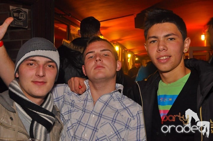 Distracţie şi voie bună în Disco Faház, 