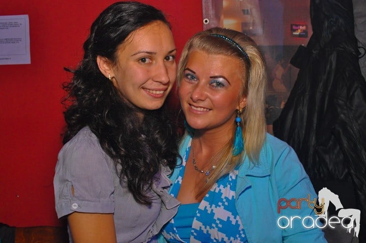 Distracţie şi voie bună în Disco Faház, 