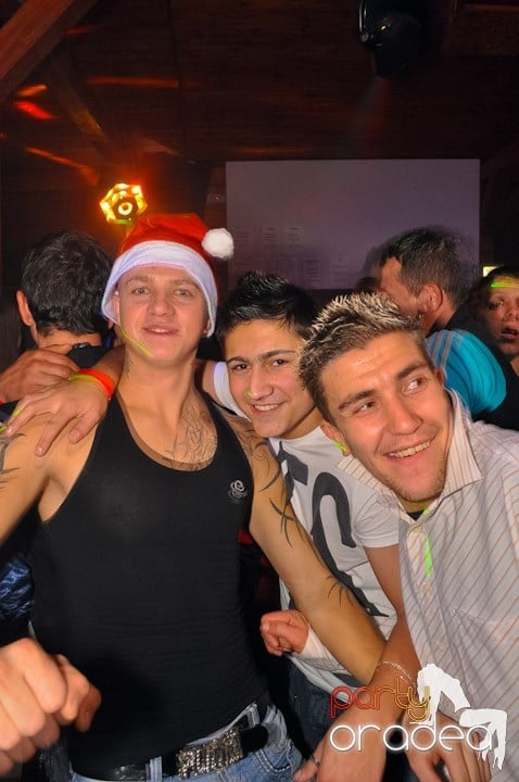 Distracţie şi voie bună în Disco Faház, 