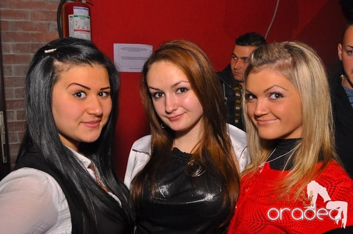 Distracţie şi voie bună în Disco Faház, 