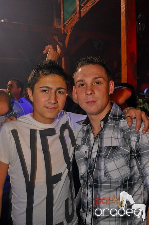 Distracţie şi voie bună în Disco Faház, 