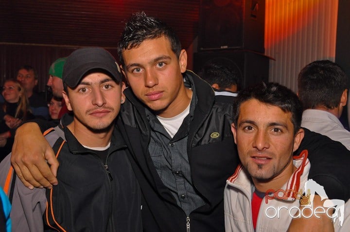 Distracţie şi voie bună în Disco Faház, 