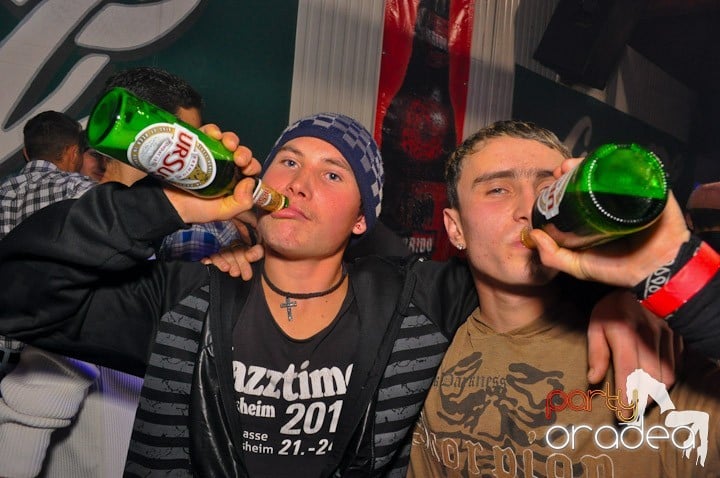 Distracţie şi voie bună în Disco Faház, 