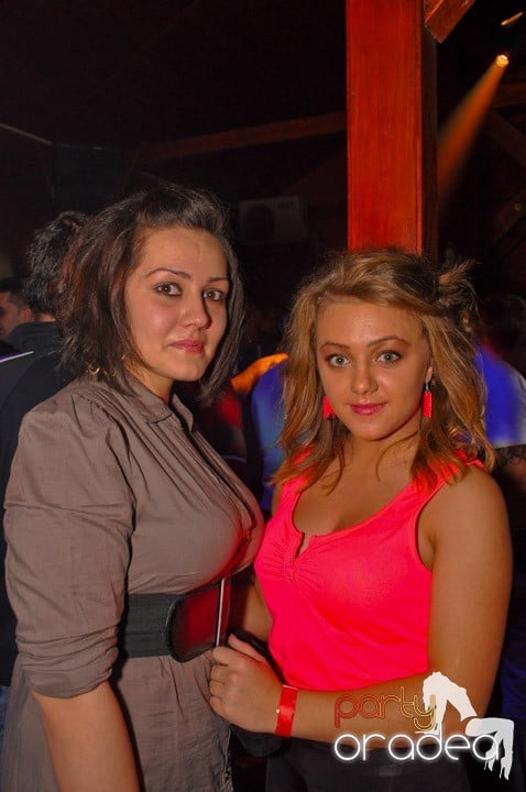 Distracţie şi voie bună în Disco Faház, 