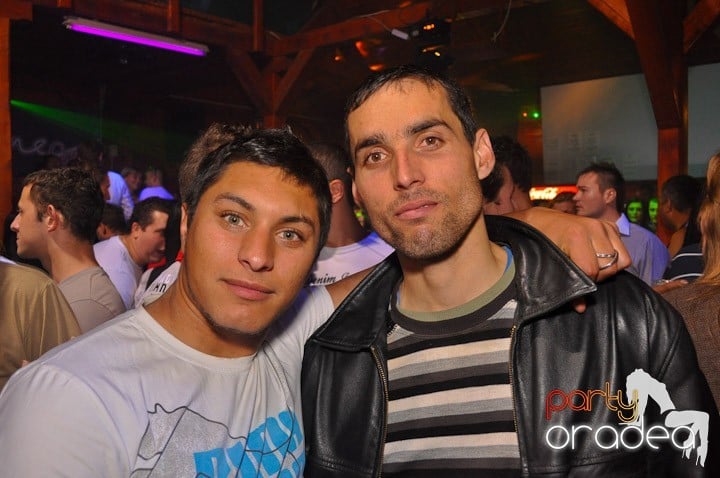 Distracţie şi voie bună în Disco Faház, 