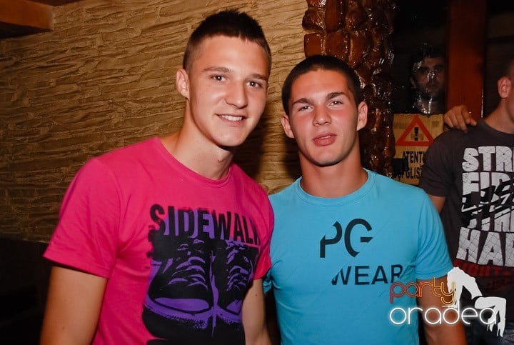 Distracţie şi voie bună în Downtown, 