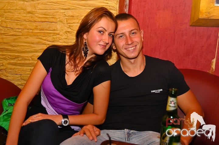 Distracţie şi voie bună în Downtown, 