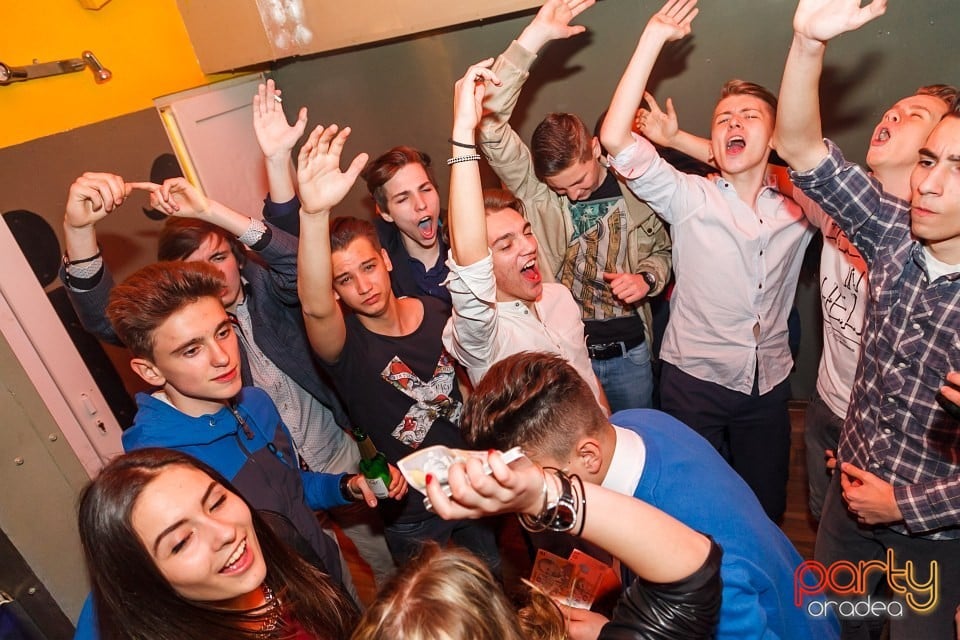 Distracţie şi voie bună în Yellow, 