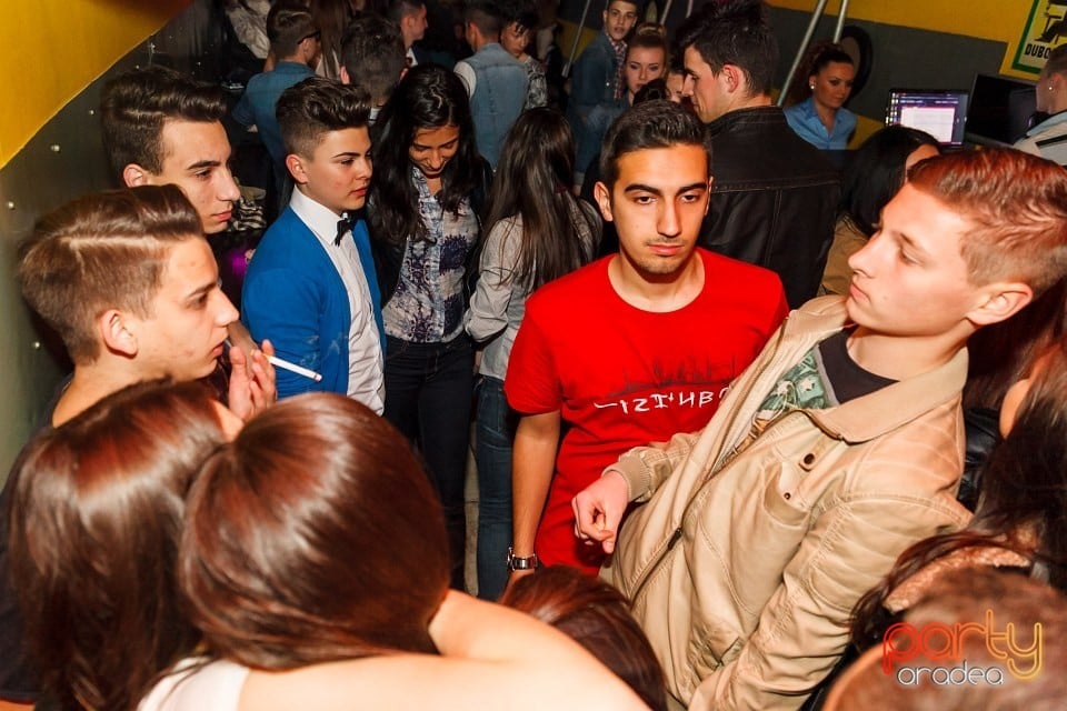 Distracţie şi voie bună în Yellow, 