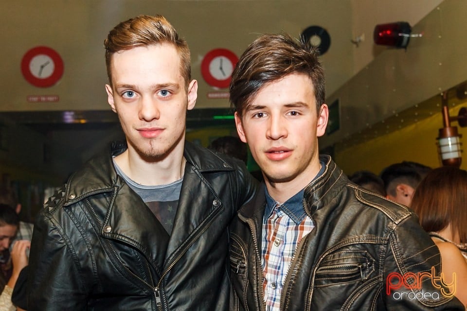 Distracţie şi voie bună în Yellow, 