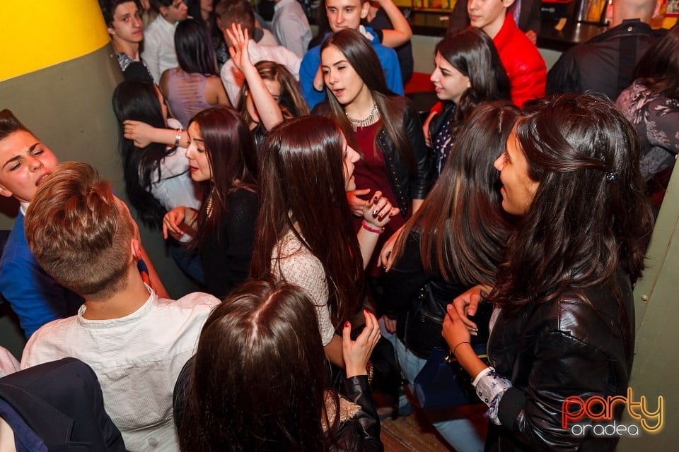 Distracţie şi voie bună în Yellow, 