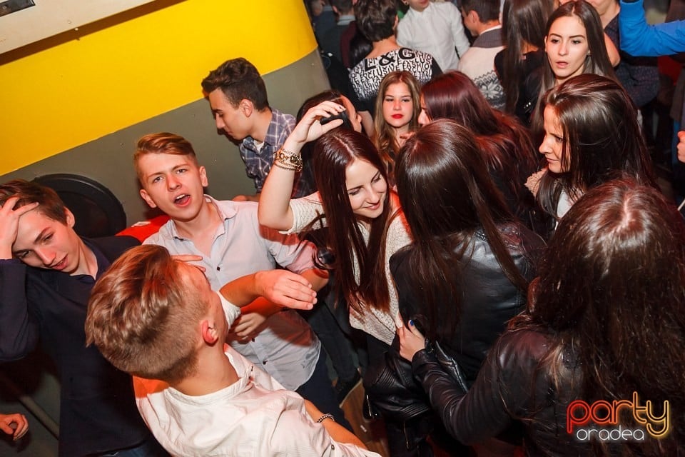 Distracţie şi voie bună în Yellow, 