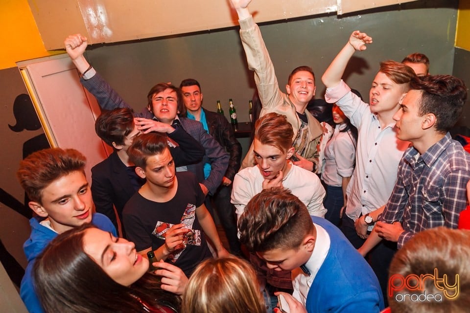 Distracţie şi voie bună în Yellow, 