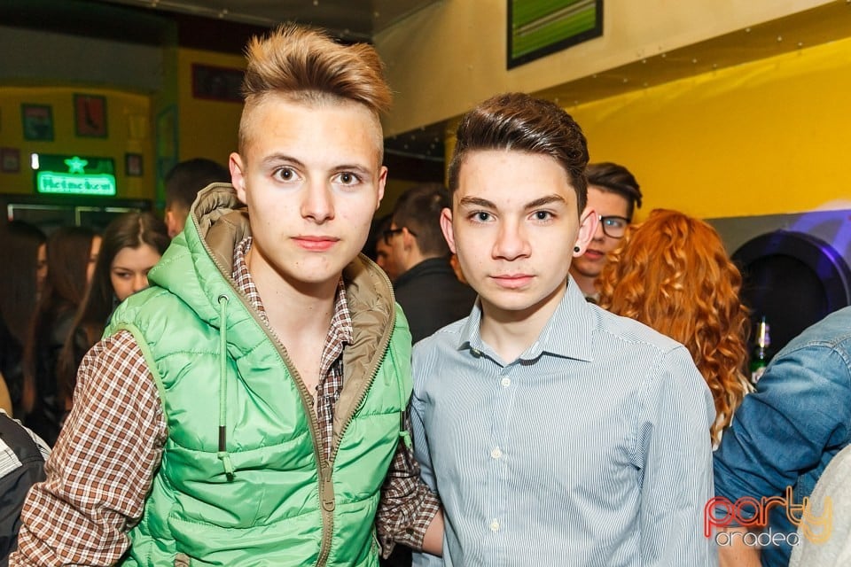 Distracţie şi voie bună în Yellow, 