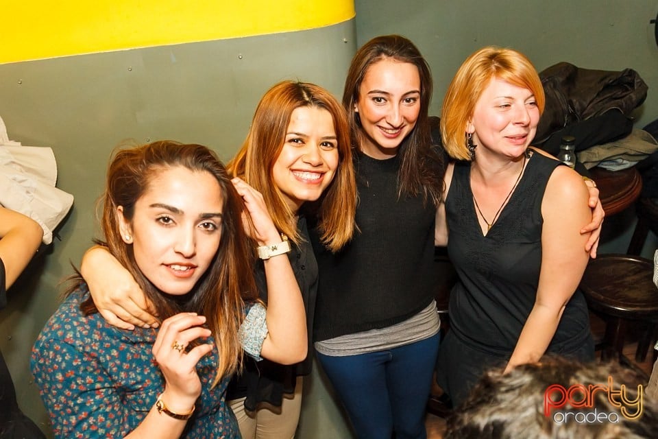 Distracţie şi voie bună în Yellow, 