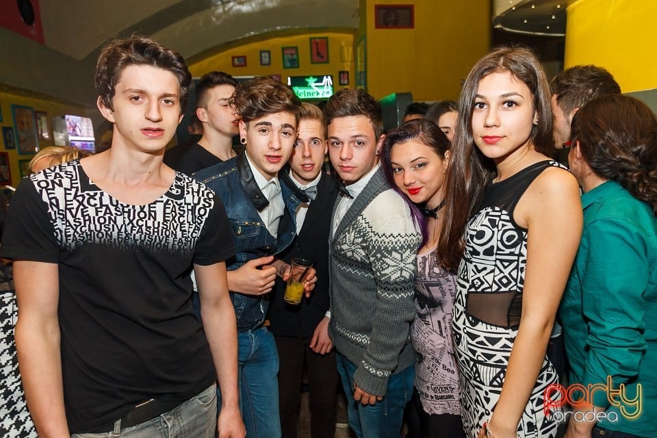 Distracţie şi voie bună în Yellow, 