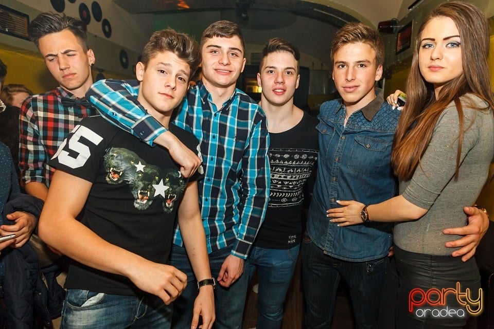 Distracţie şi voie bună în Yellow, 