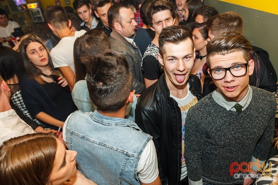 Distracţie şi voie bună în Yellow, 