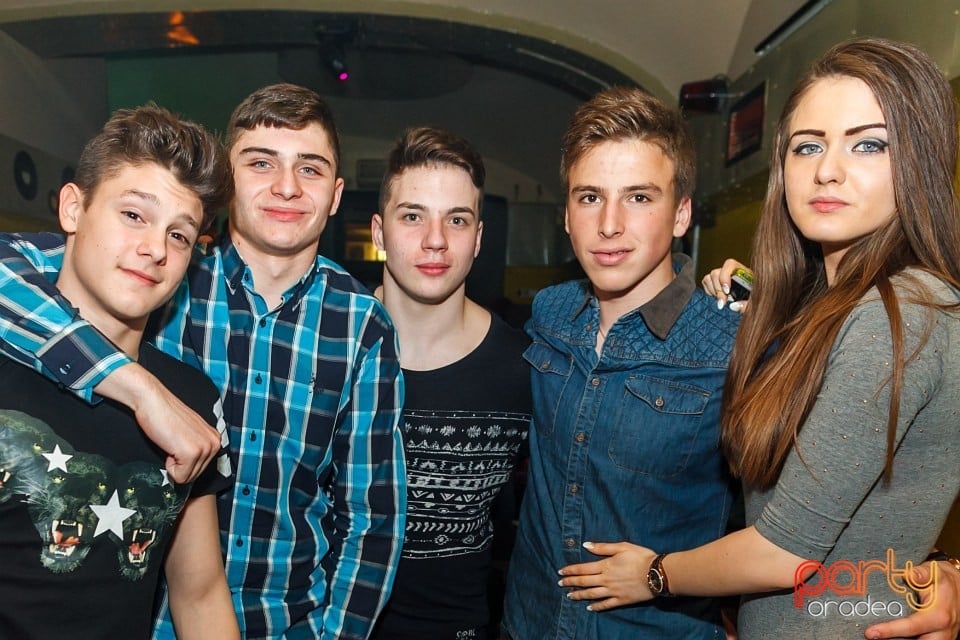 Distracţie şi voie bună în Yellow, 