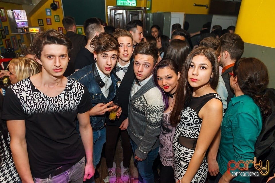 Distracţie şi voie bună în Yellow, 