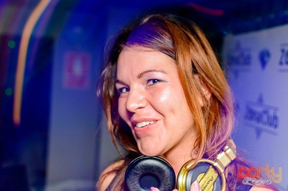 Dj Charlotte Courage, 