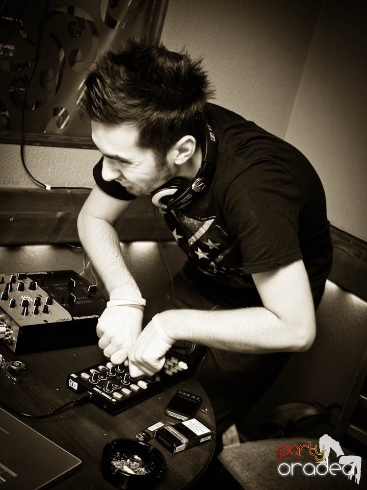 DJ Cristiano la butoane în Chanson, 