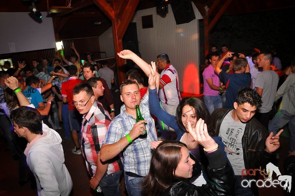 DJ Deka feat. Gabriella în Disco Faház,