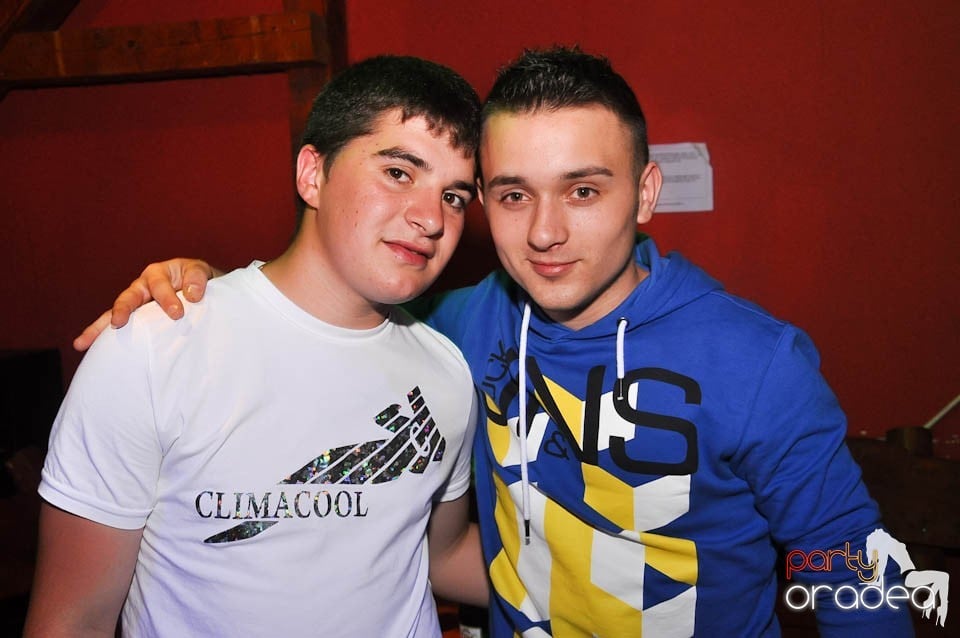 DJ Deka feat. Gabriella în Disco Faház,