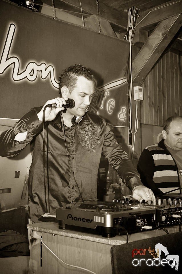 DJ Deka feat. Gabriella în Disco Faház,
