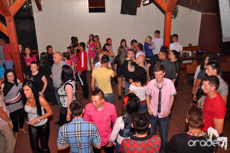 DJ Deka feat. Gabriella în Disco Faház,