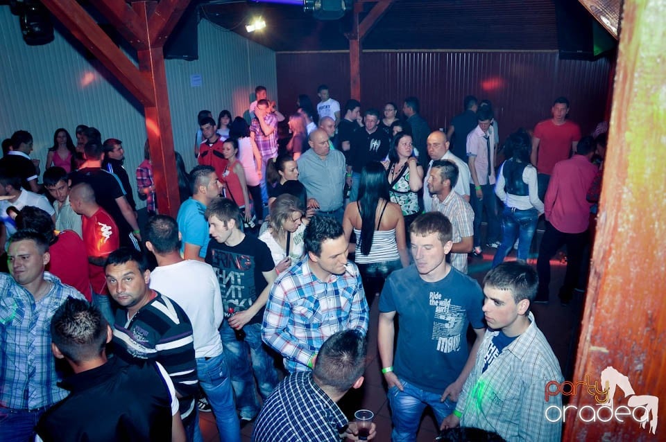 DJ Deka feat. Gabriella în Disco Faház,
