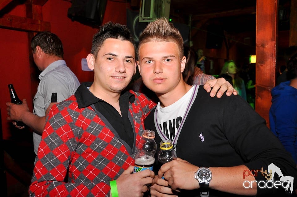 DJ Deka feat. Gabriella în Disco Faház,