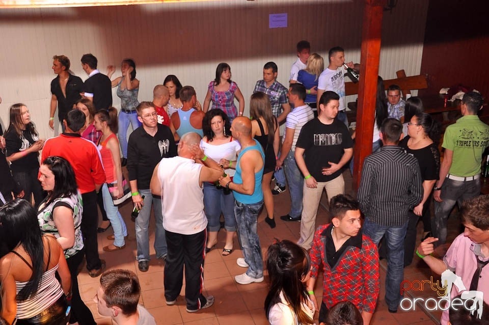 DJ Deka feat. Gabriella în Disco Faház,