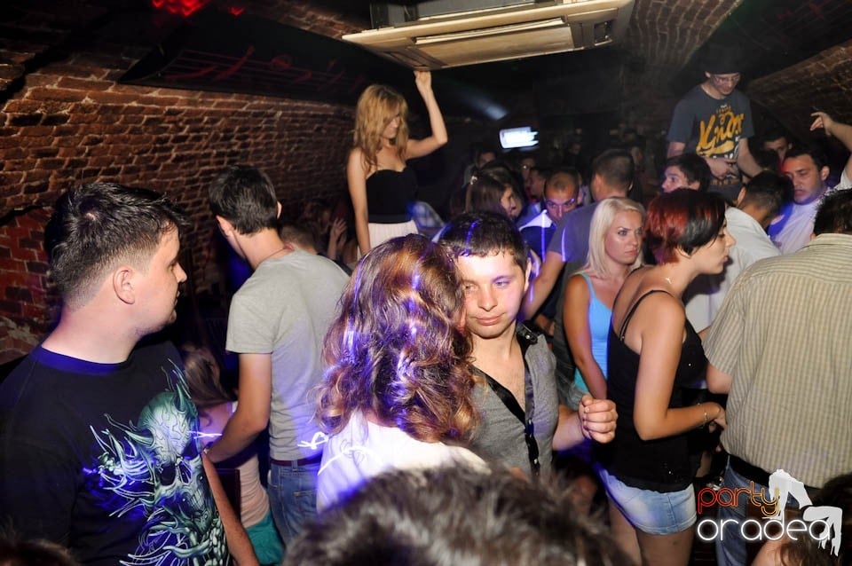 DJ Prody & Caveman in the Mix @ Escape,