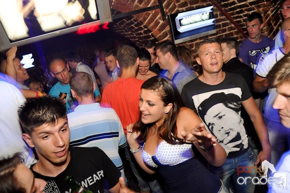 DJ Prody & Caveman in the Mix @ Escape,