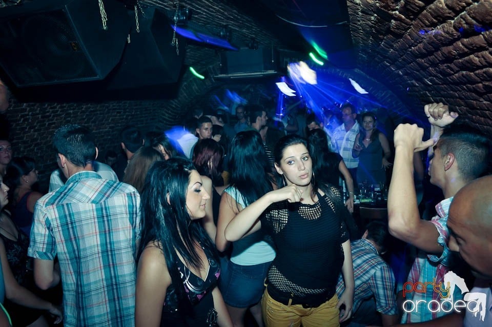 DJ Prody & Caveman in the Mix @ Escape,