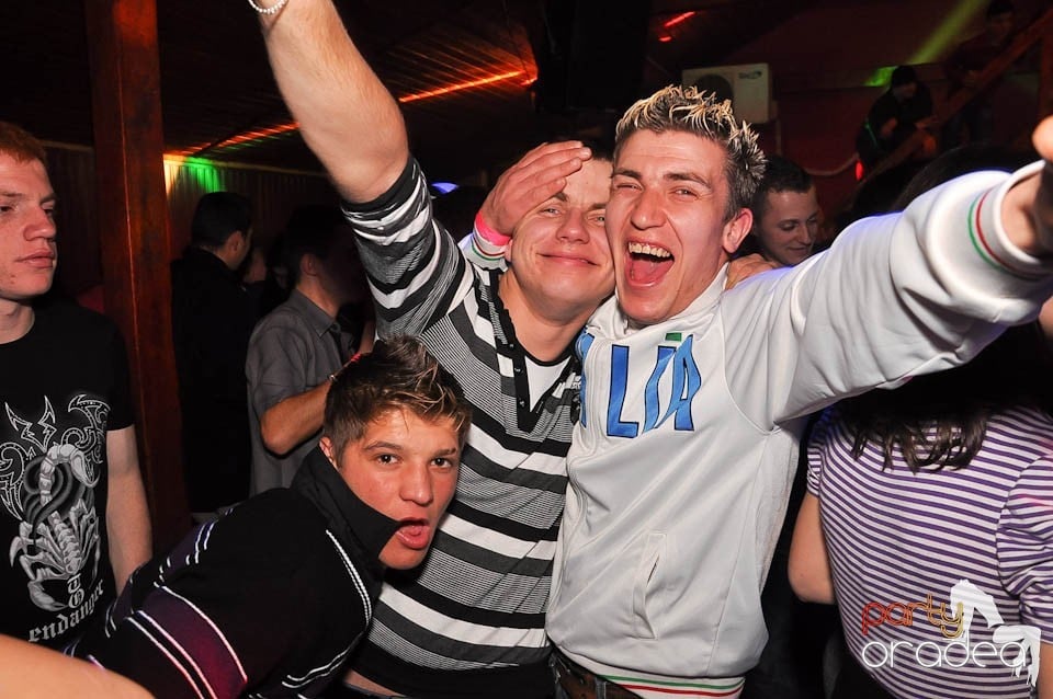 DJ Szatmári & Jucus în Disco Faház,