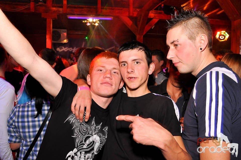 DJ Szatmári & Jucus în Disco Faház,