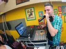 Dj Yaang în Yellow