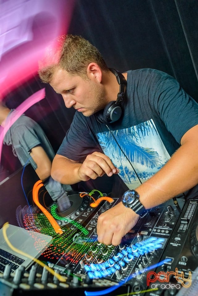 Dj Zoom, The Lounge