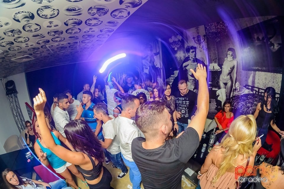 Dj Zoom, The Lounge