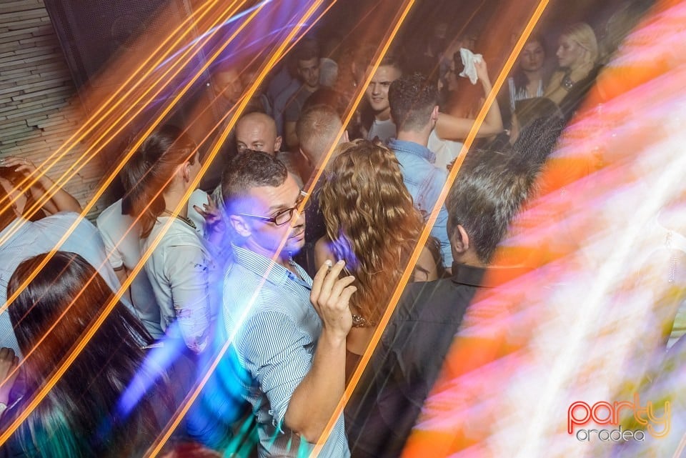 Dj Zoom, The Lounge
